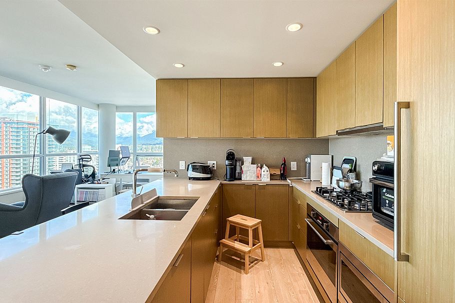 1607 125 E 14th Street North Vancouver, BC - 12