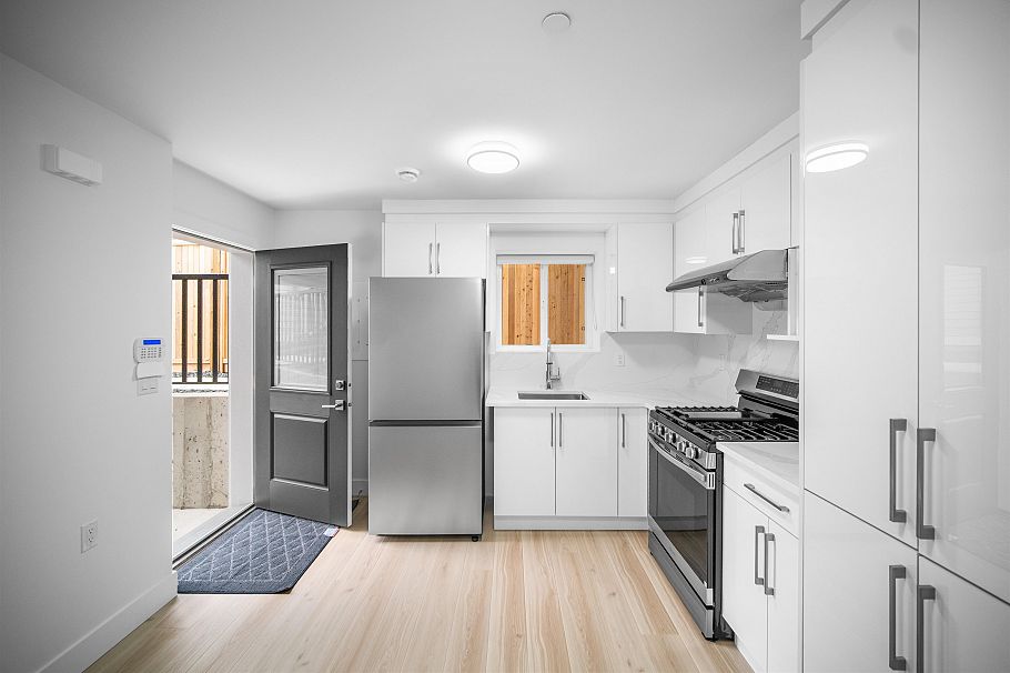 2172 E 46th Avenue Vancouver, BC - 6