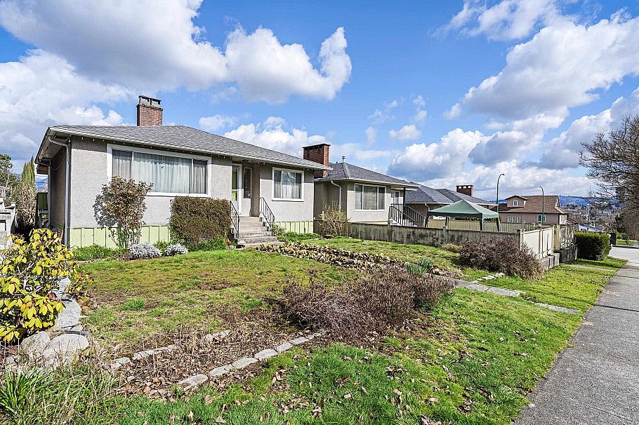 3281 E 2nd Avenue Vancouver, BC - 1