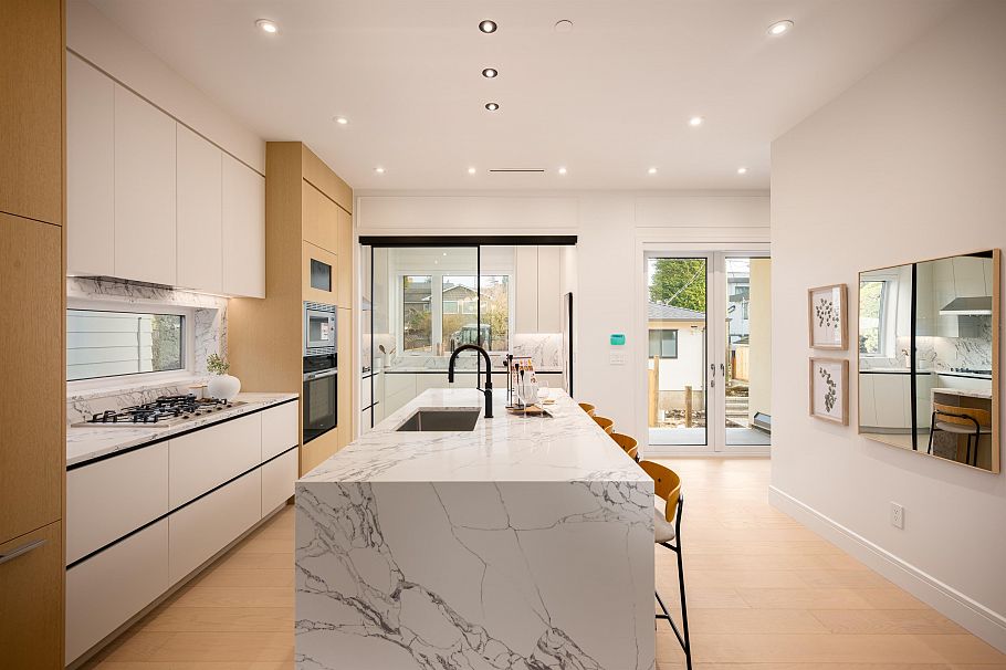 7380 Maple Street Vancouver, BC - 14