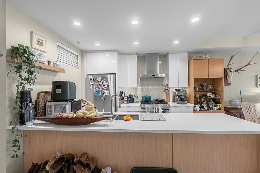 203 1496 Charlotte Road North Vancouver, BC - 16