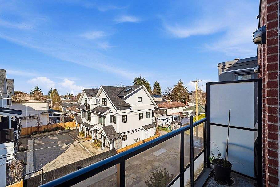 302 3939 Knight Street Vancouver, BC - 21