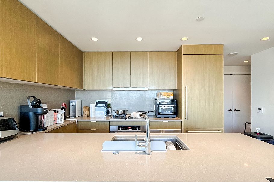 1607 125 E 14th Street North Vancouver, BC - 13