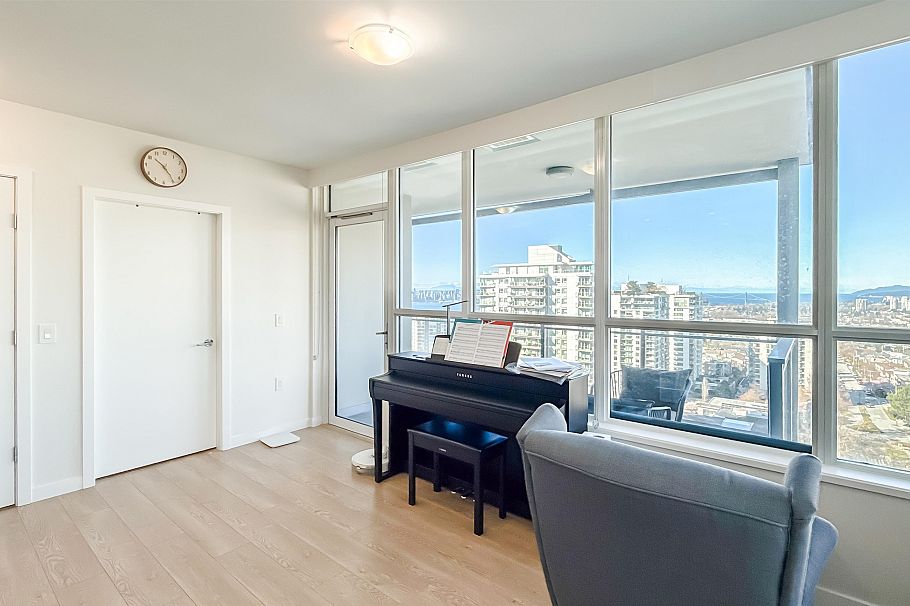 1607 125 E 14th Street North Vancouver, BC - 7