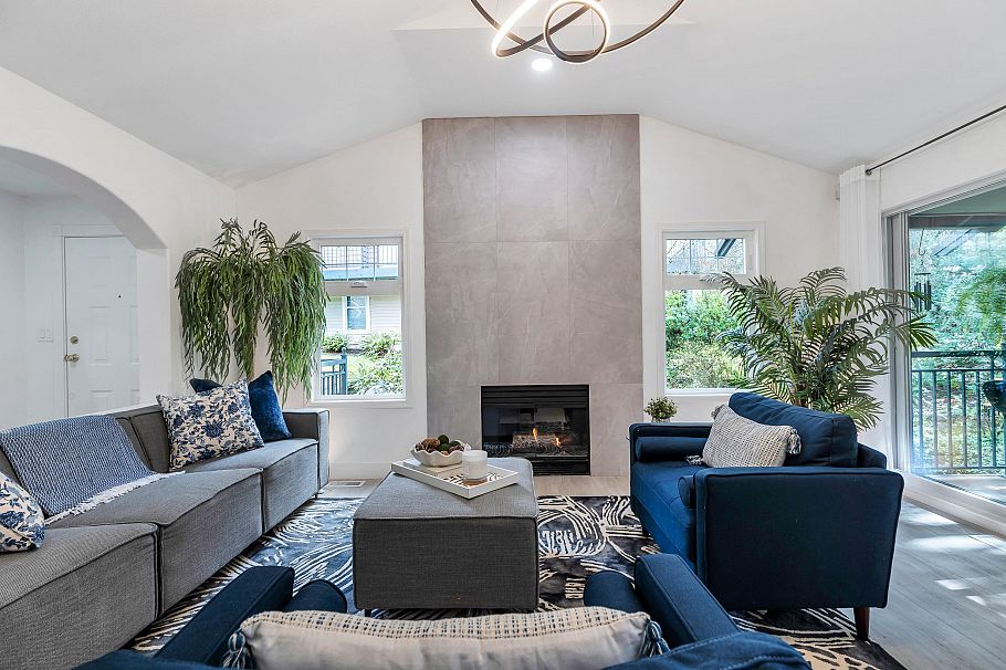 1102 Strathaven Drive North Vancouver, BC - 2