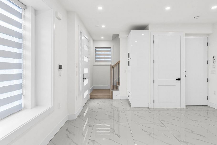 333 E 64th Avenue Vancouver, BC - 4