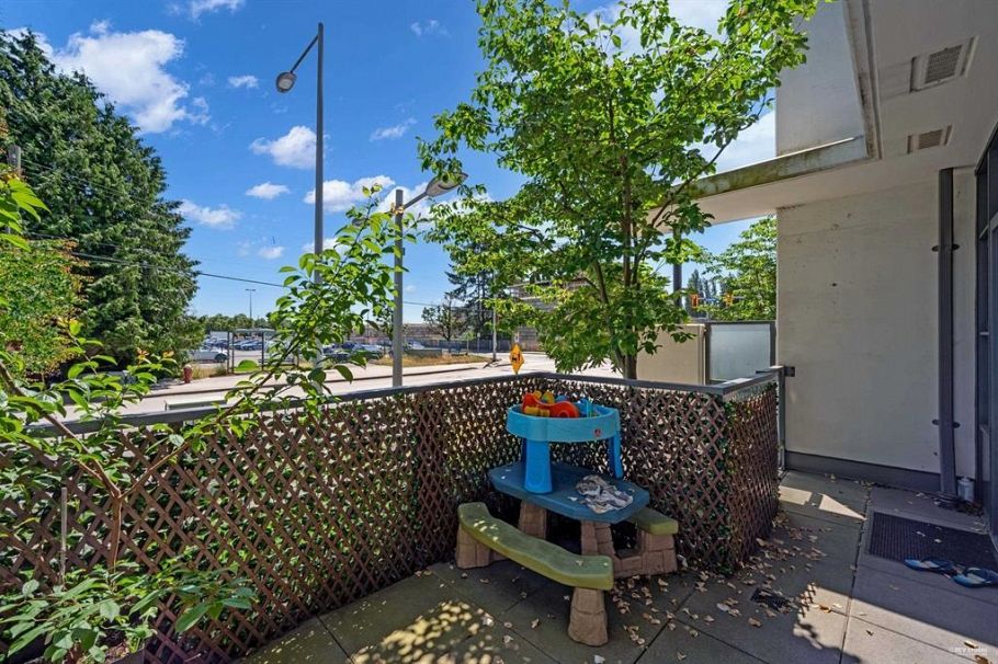 TH16 8677 Capstan Way Richmond, BC - 25