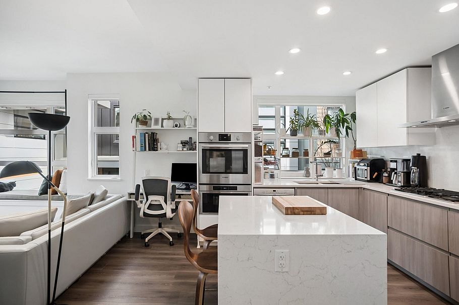 222 2060 Curling Road North Vancouver, BC - 14