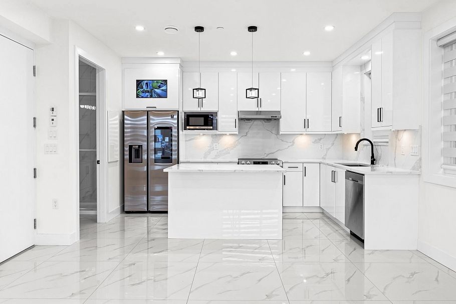 333 E 64th Avenue Vancouver, BC - 8