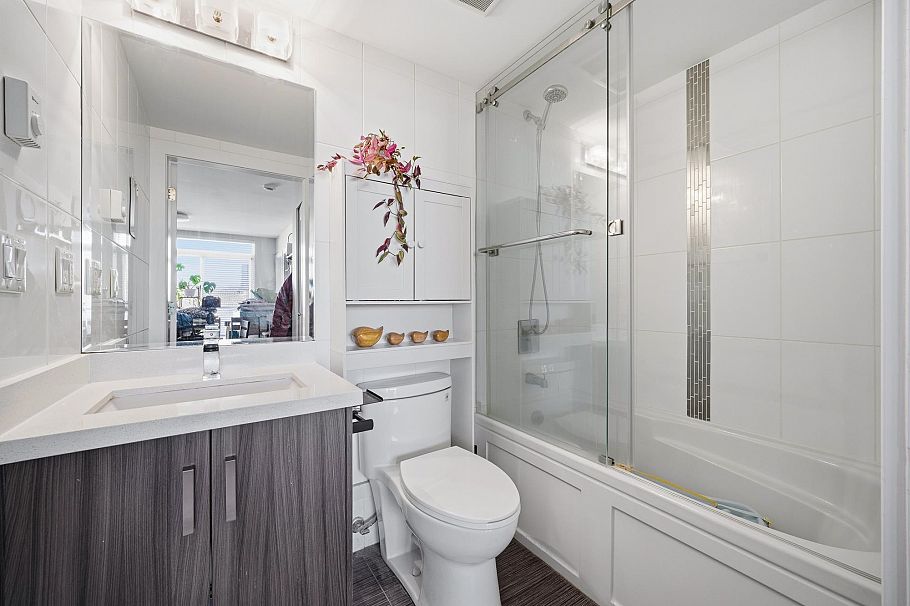 302 3939 Knight Street Vancouver, BC - 3