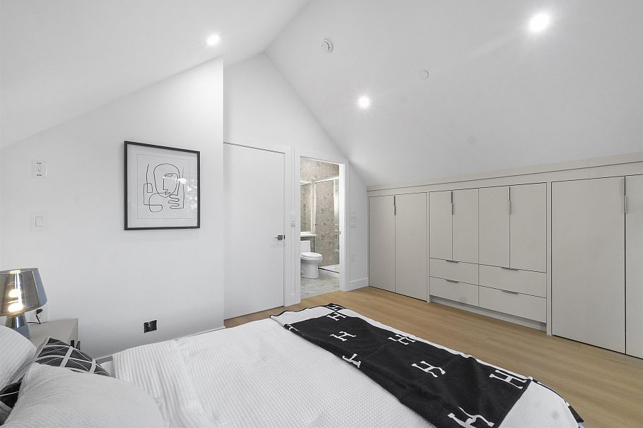 1 2386 E 45th Avenue Vancouver, BC - 20