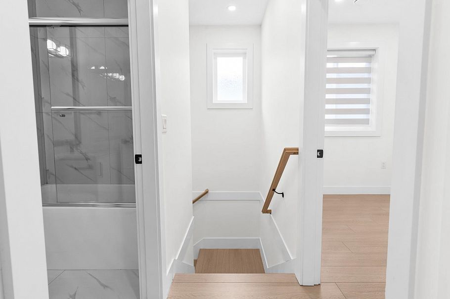 333 E 64th Avenue Vancouver, BC - 15