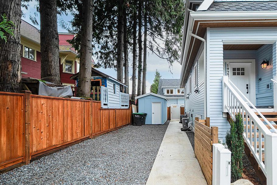 1924 William Street Vancouver, BC - 34