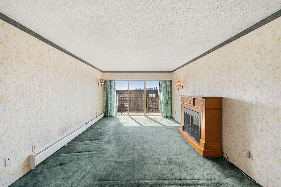 201 225 W 3rd Street North Vancouver, BC - 2