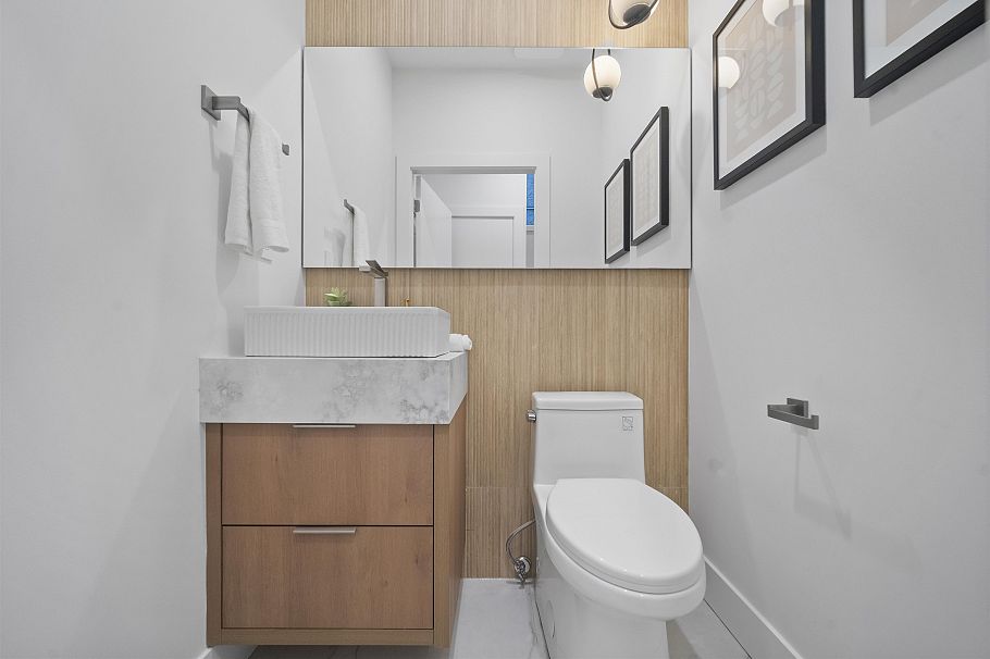 1 2386 E 45th Avenue Vancouver, BC - 11