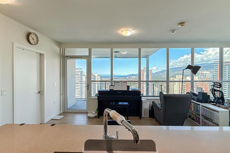 1607 125 E 14th Street North Vancouver, BC - 14