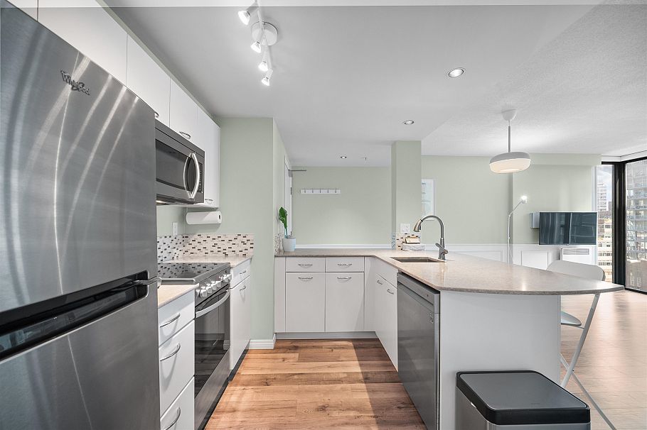 1001 1331 W Georgia Street Vancouver, BC - 5