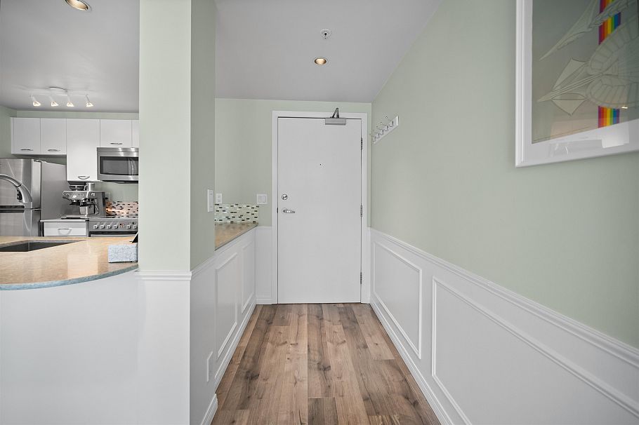 1001 1331 W Georgia Street Vancouver, BC - 2