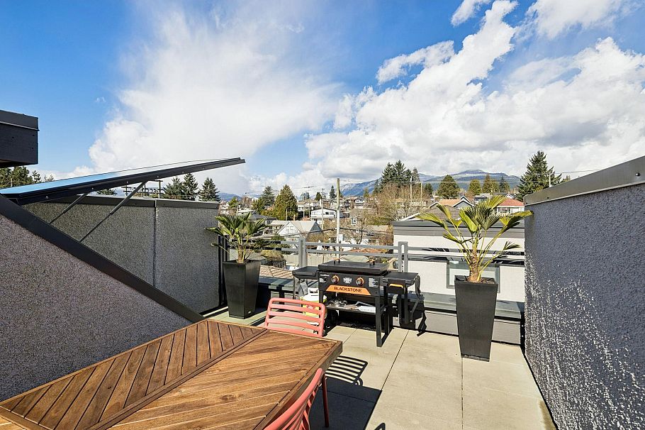 2 632 E 3rd Street North Vancouver, BC - 30