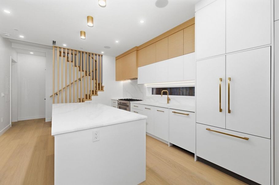 1 810 E 22nd Avenue Vancouver, BC - 18