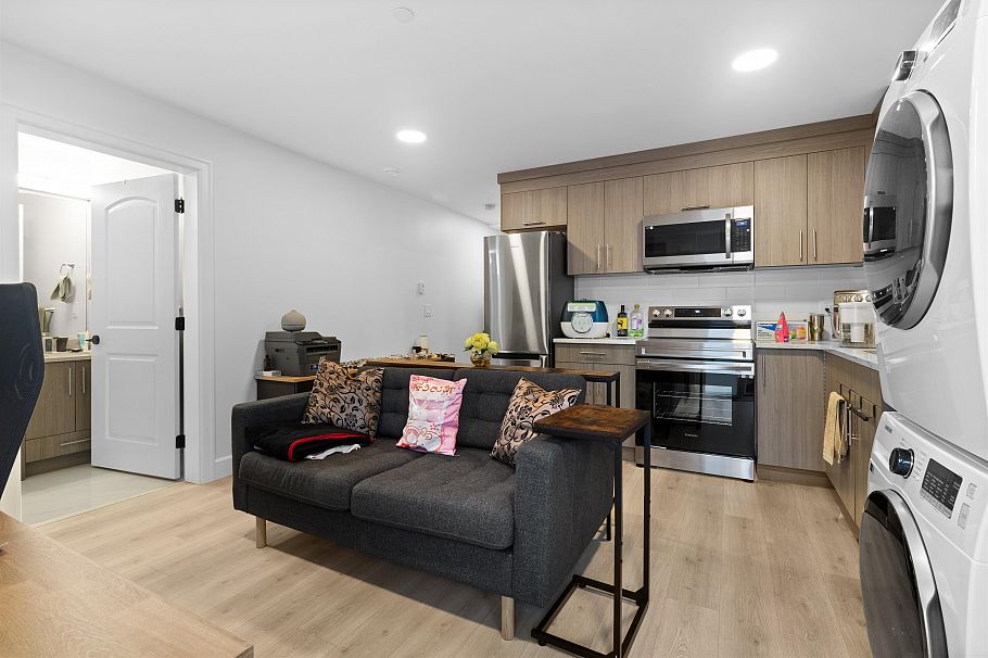 7662 French Street Vancouver, BC - 37