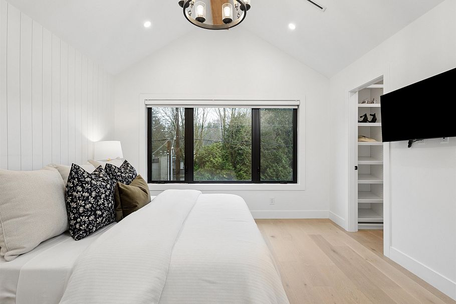 1260 Plateau Drive North Vancouver, BC - 21