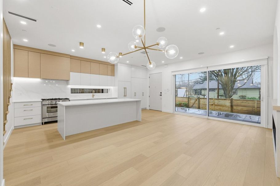 1 810 E 22nd Avenue Vancouver, BC - 15