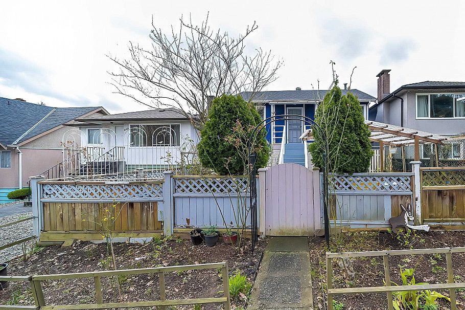3134 E 1st Avenue Vancouver, BC - 3