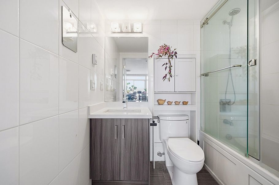 302 3939 Knight Street Vancouver, BC - 1