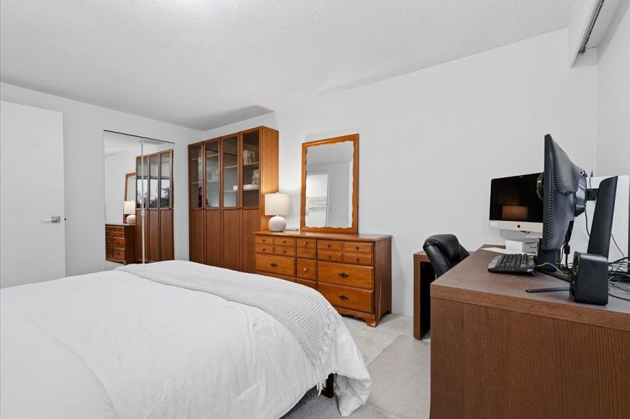 1341 Wellington Drive North Vancouver, BC - 27