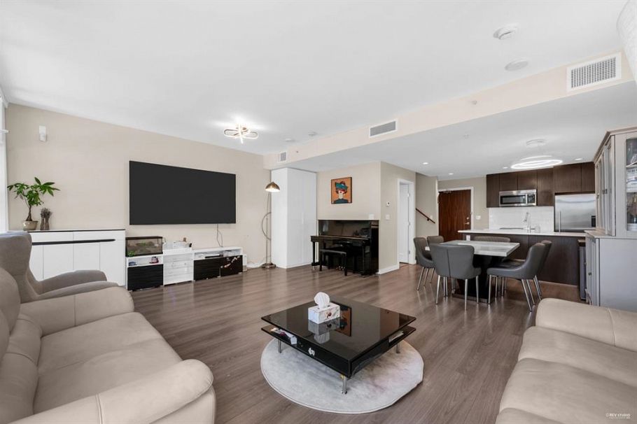 TH16 8677 Capstan Way Richmond, BC - 6