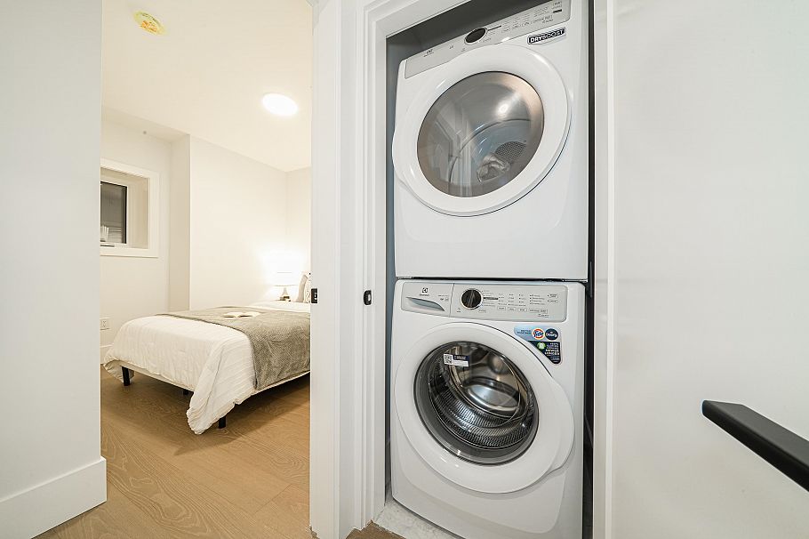 A 2735 W 8th Avenue Vancouver, BC - 21