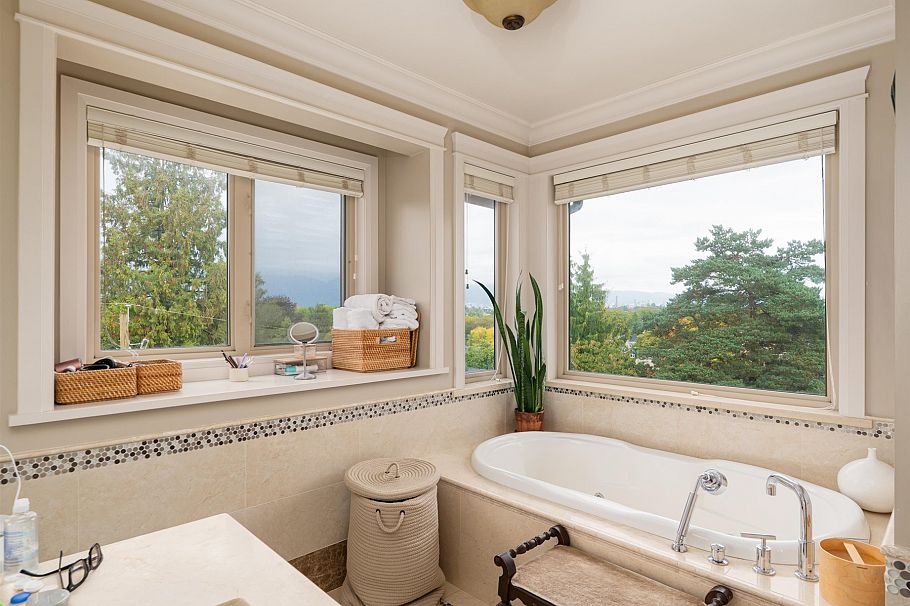 3511 W 15th Avenue Vancouver, BC - 19