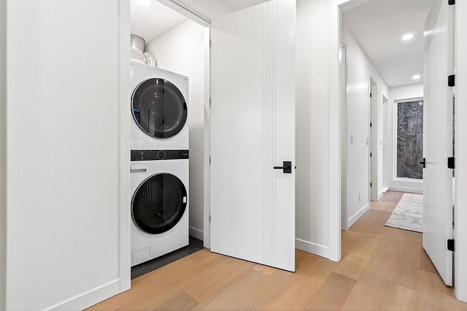 1921 Tatlow Avenue North Vancouver, BC - 32