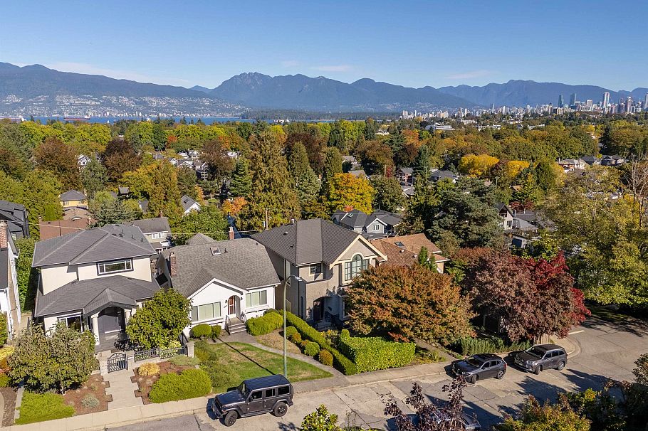 3511 W 15th Avenue Vancouver, BC - 29