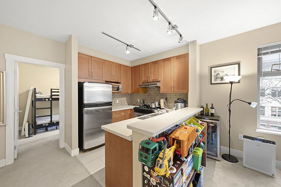 218 2083 W 33 Avenue Vancouver, BC - 9