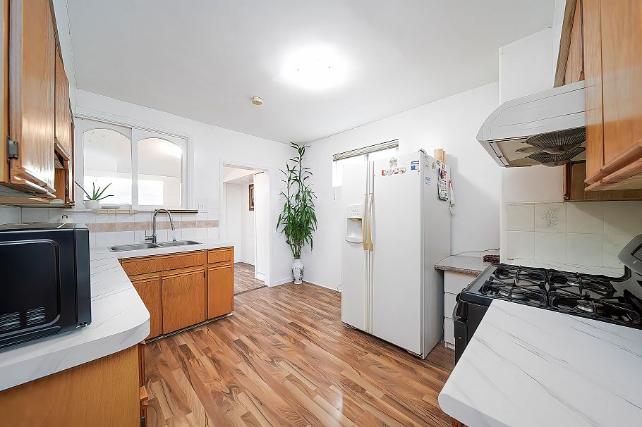 3134 E 1st Avenue Vancouver, BC - 13