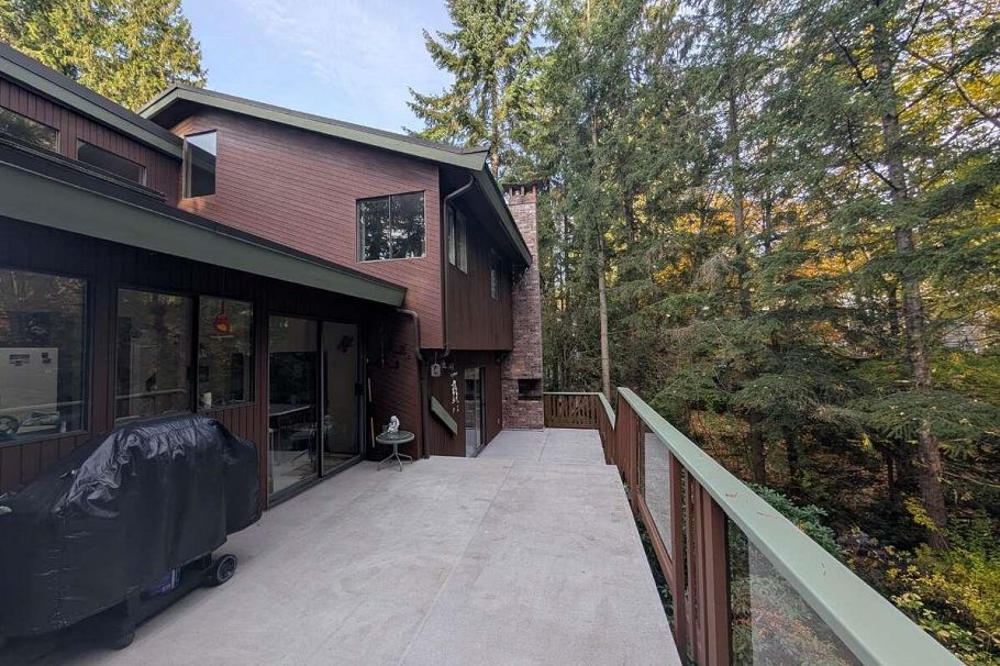 1498 Chamberlain Drive North Vancouver, BC - 4