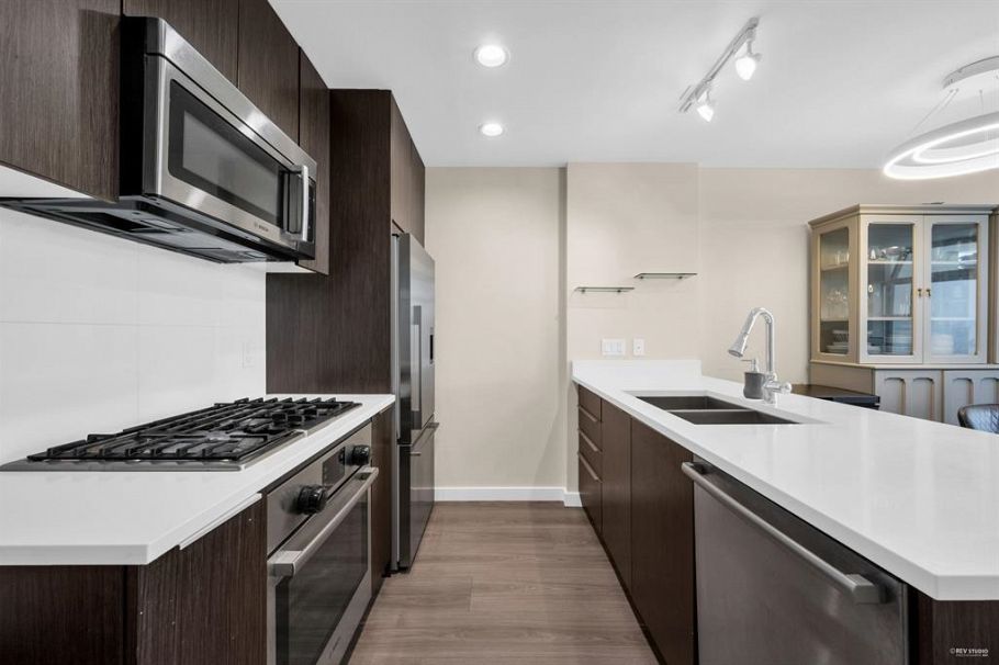 TH16 8677 Capstan Way Richmond, BC - 10