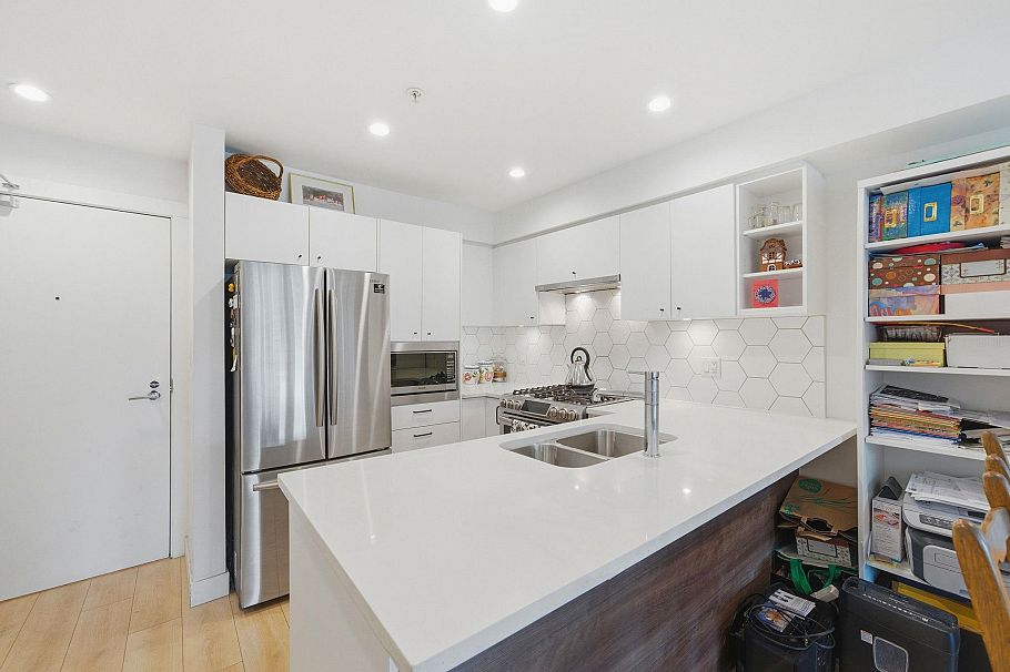 204 1519 Crown Street North Vancouver, BC - 3