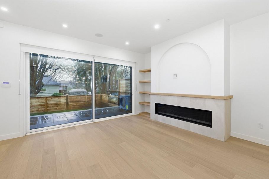 1 810 E 22nd Avenue Vancouver, BC - 10