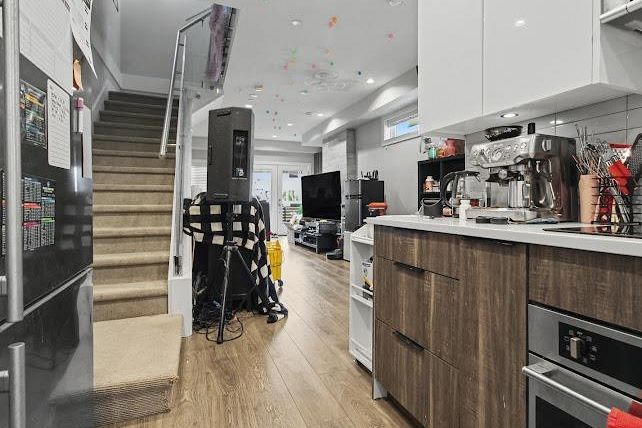 2412 Dundas Street Vancouver, BC - 24