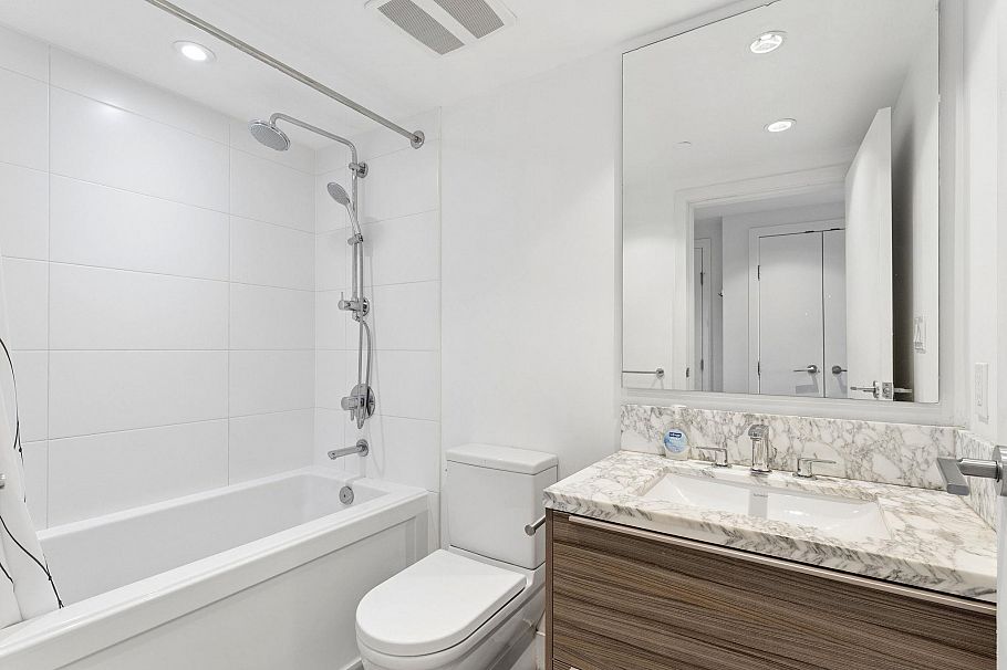 1909 1550 Fern Street North Vancouver, BC - 11