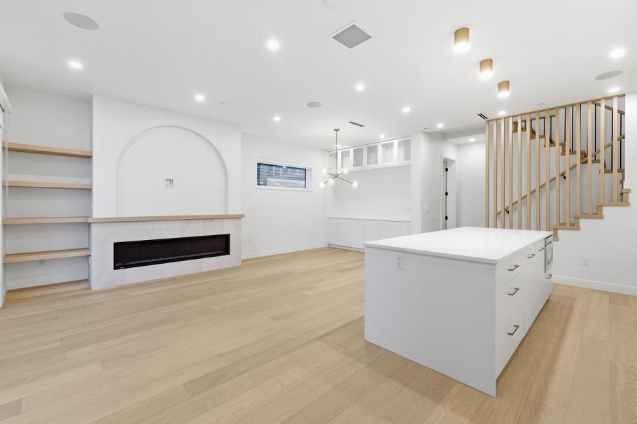 1 810 E 22nd Avenue Vancouver, BC - 12