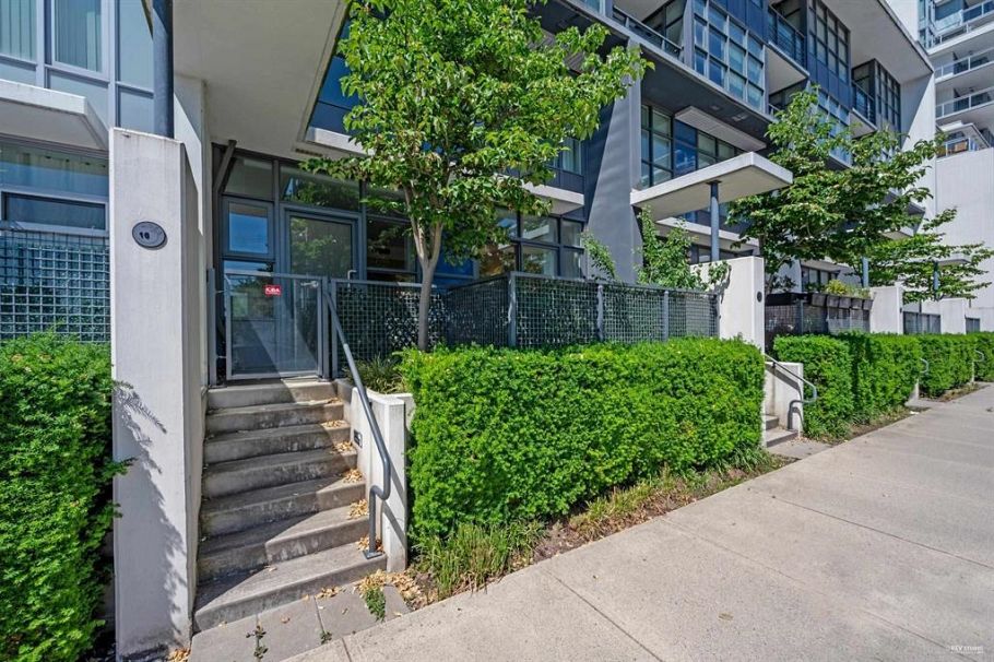 TH16 8677 Capstan Way Richmond, BC - 26