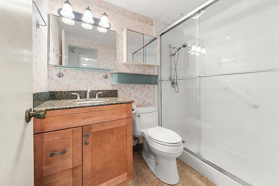 201 225 W 3rd Street North Vancouver, BC - 24