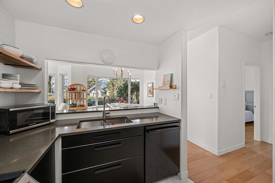 103 177 W 5th Street North Vancouver, BC - 16