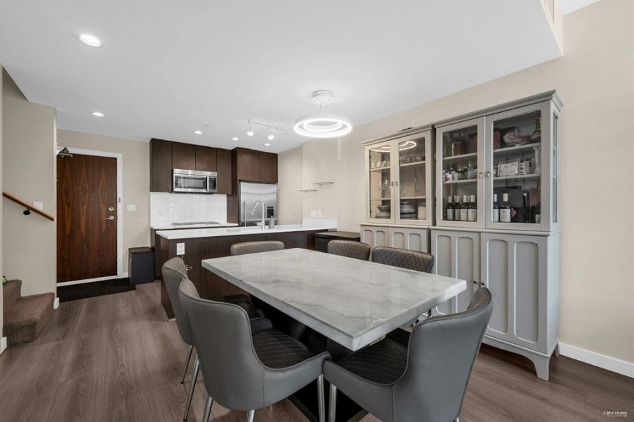 TH16 8677 Capstan Way Richmond, BC - 8