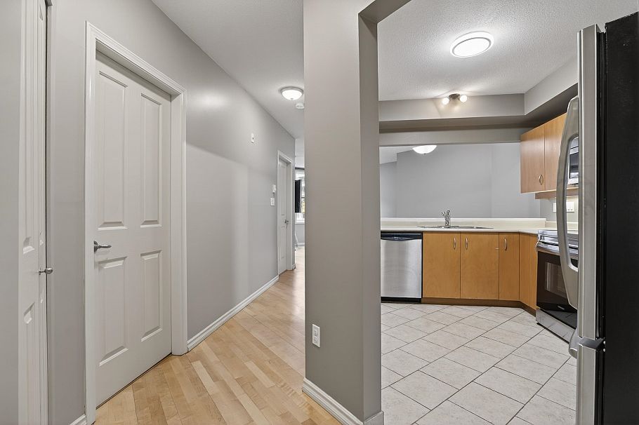 103 108 W Esplanade North Vancouver, BC - 3