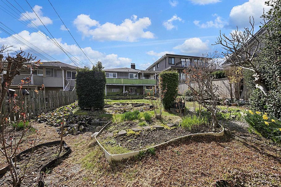 3281 E 2nd Avenue Vancouver, BC - 30